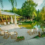 אוהל מפואר Garden Village 3*