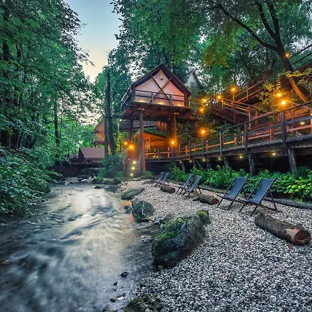 Роскошный шатер Garden Village Блед