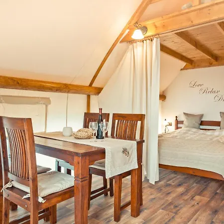 אוהל מפואר Garden Village