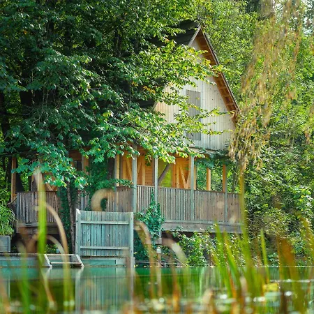 Garden Village 3*