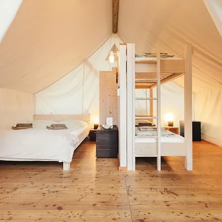 Garden Village אוהל מפואר