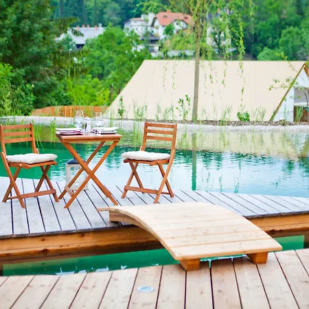 אוהל מפואר Garden Village בלד