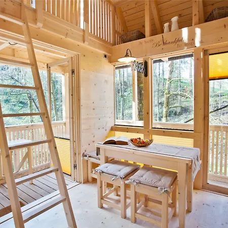 אוהל מפואר Garden Village בלד