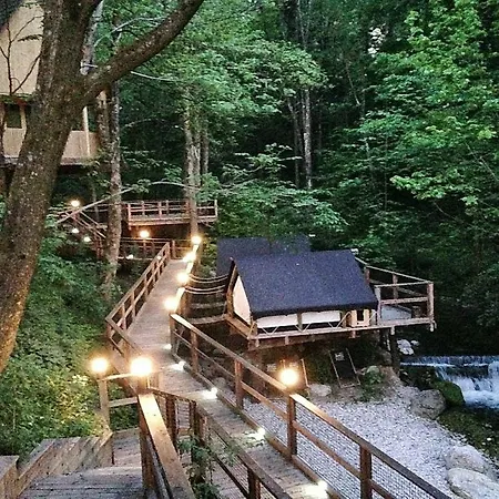 ラグジュアリーテント Garden Village ブレッド