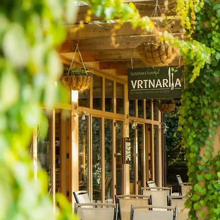 Garden Village 3*